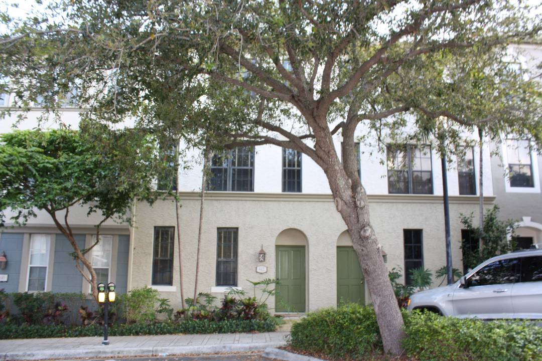 Cozy 3 bedroom, 3 full bath townhome with 2 car garage just steps from Cityplace Rosemary Square, Downtown West Palm Beach, Kravis Center, Publix, Dreyfoos School of the Arts and ...
