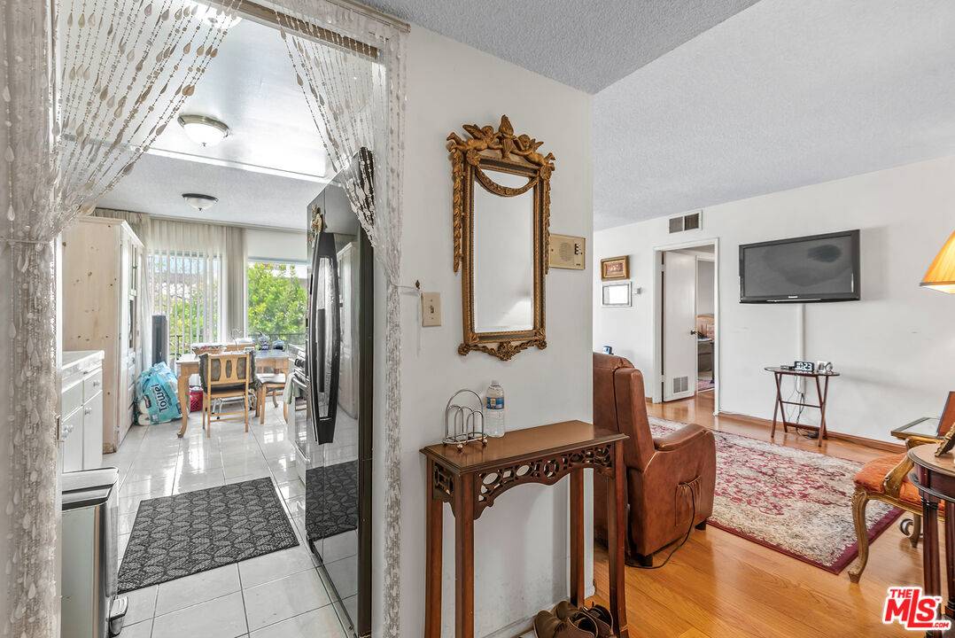 1410 S Bentley Ave 2BR La
