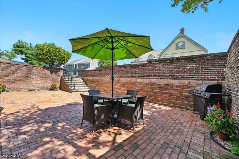 Refined living with exceptional outdoor space in iconic Murray Hill Square !