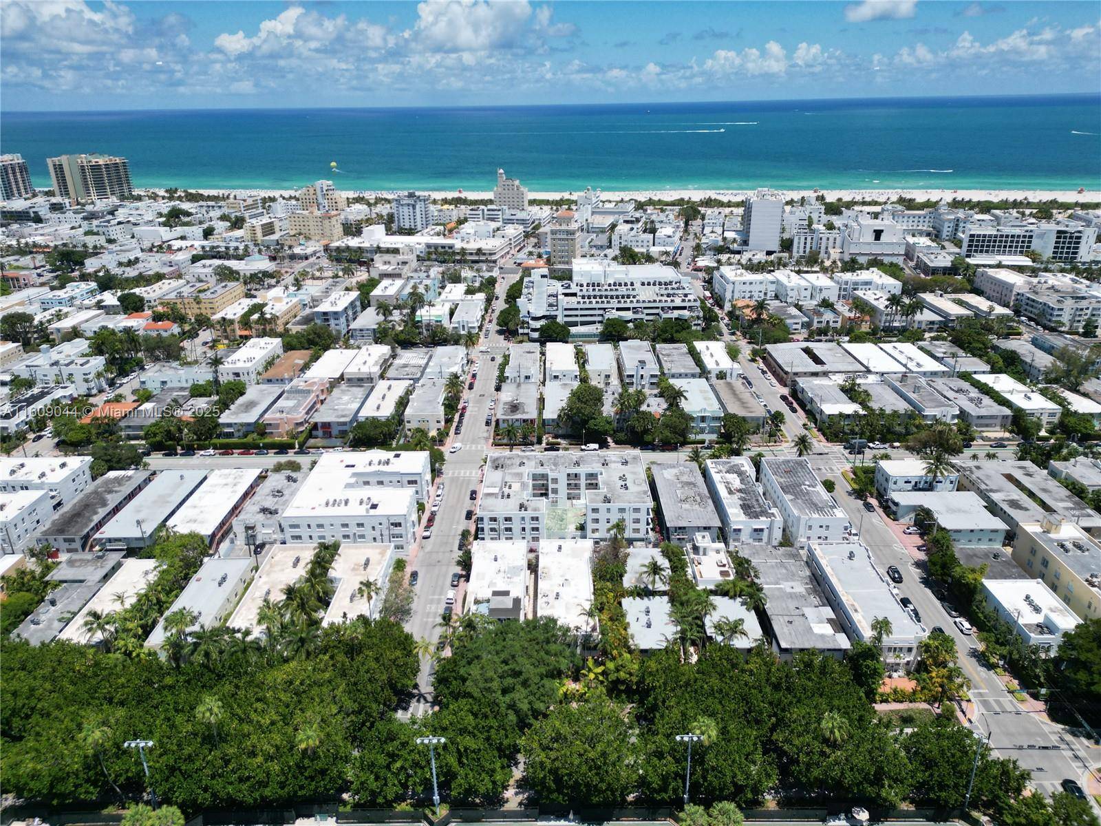 Spectacular corner unit at Park Corner into the heart of Miami Beach Art Deco District.