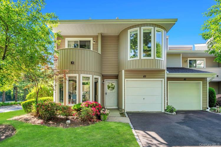 Welcome to The Lakes at Honey Hollow, a highly desirable gated townhouse community nestled in the heart of Hauppauge.