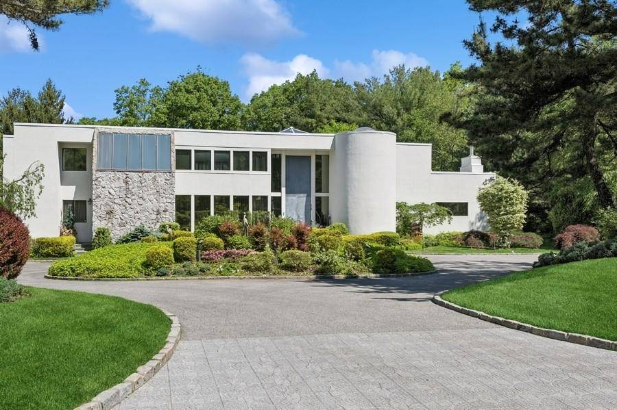 Custom Luxury Contemporary Home Of Superb Quality With Gourmet Style Kitchen and Resort Style Grounds.