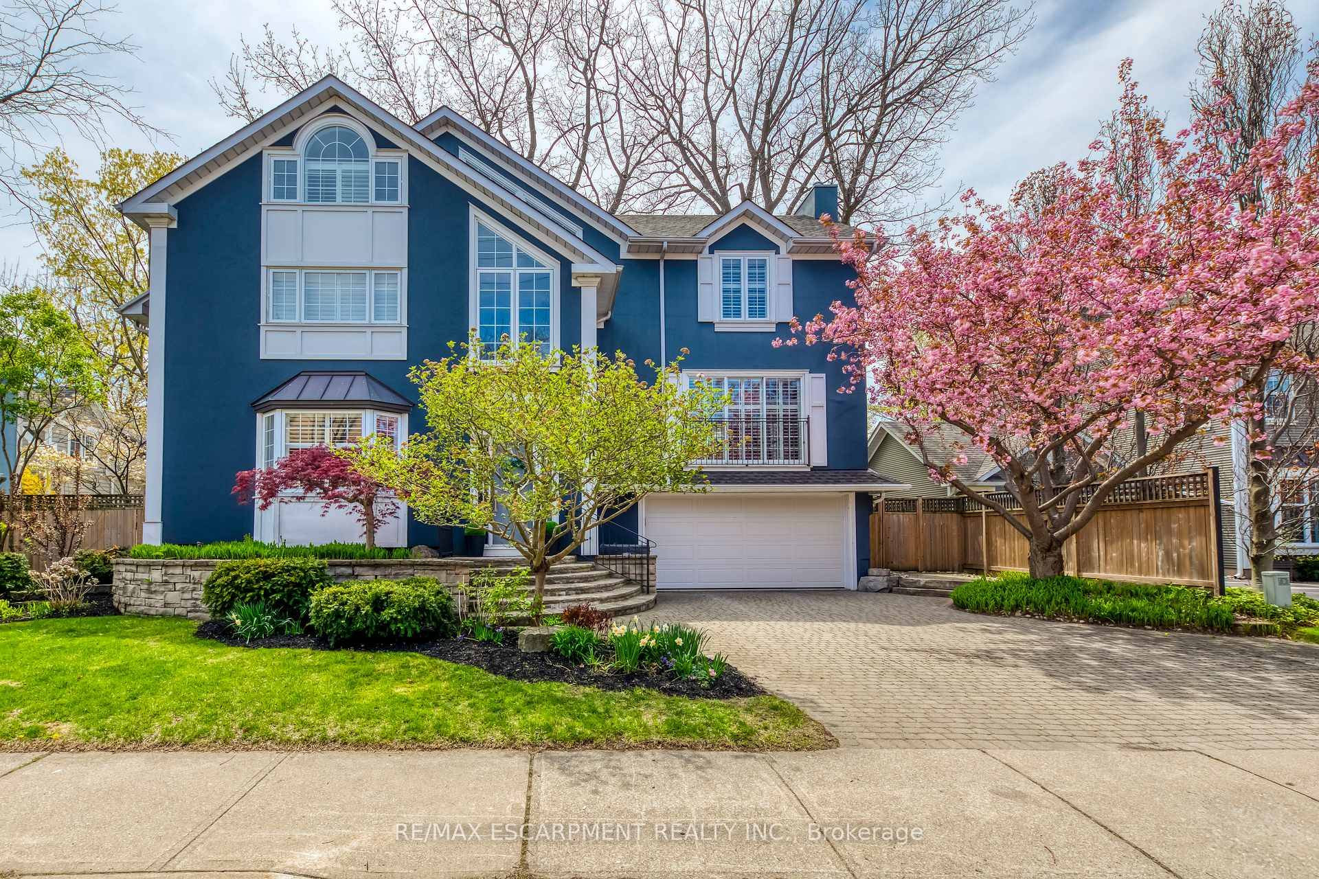 Stunning Custom Built Home in Prime Downtown Oakville Location !