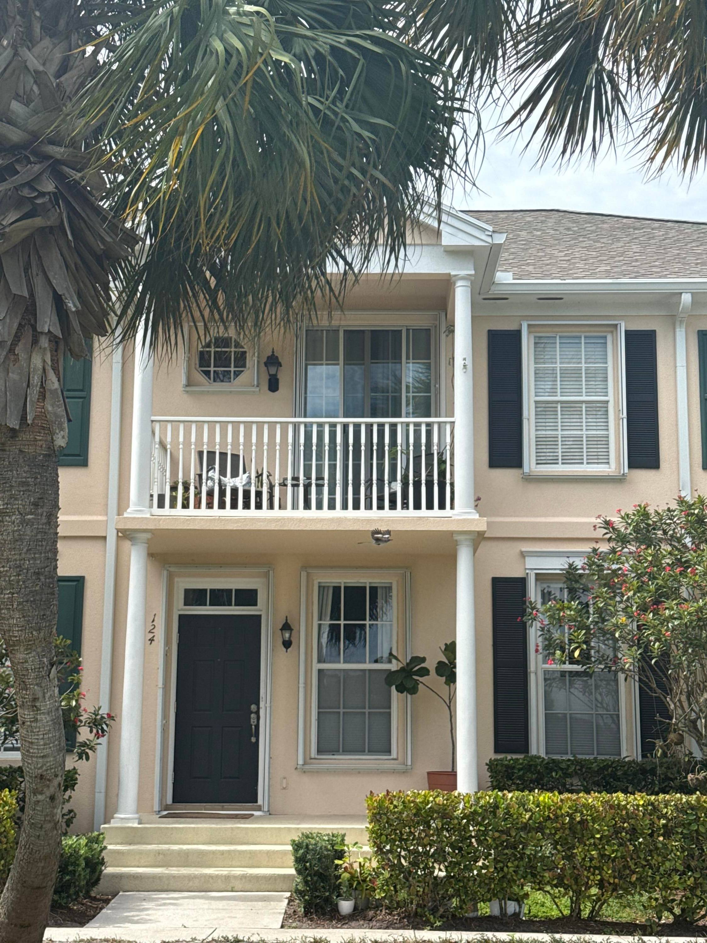 With beautiful views overlooking the Abacoa Golf Course, this 3 bedroom, 2 1 2 bathroom, 1 car garage home offers an open concept kitchen with wood vinyl flooring throughout both ...