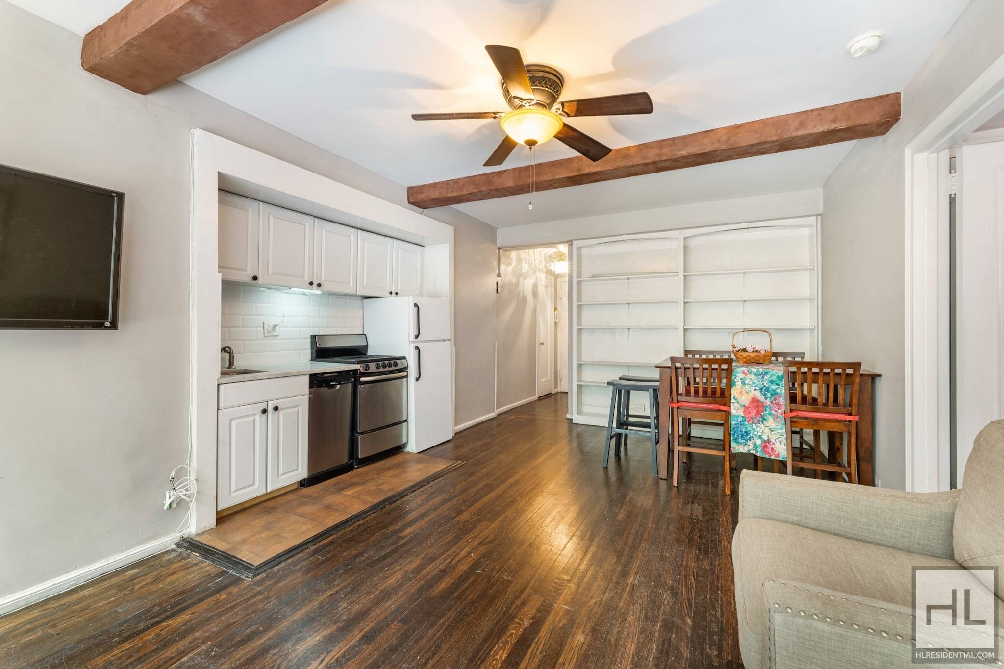 Welcome to residence 211 at 45 Tudor City Place a spacious and bright 1 bedroom apartment with a direct view of Tudor Park !