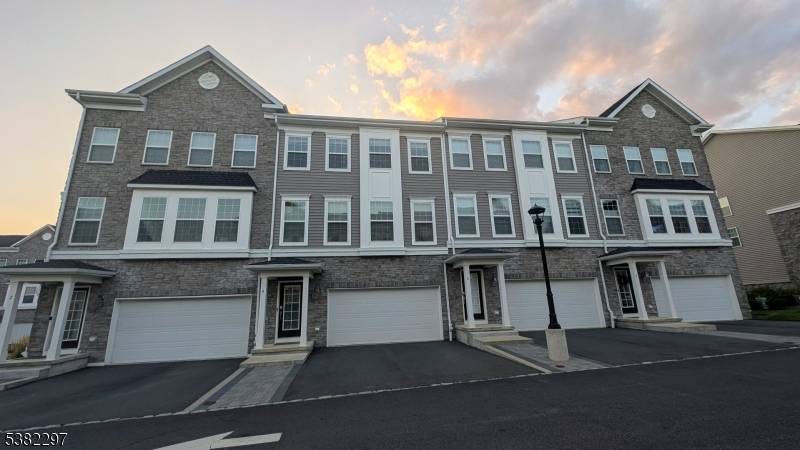NEW CONSTRUCTION IN DESIRABLE MORRIS PLAINS !