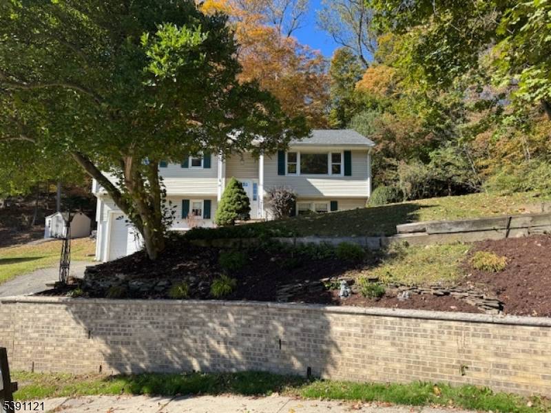Welcome to this well maintained 3 bedroom, 1.