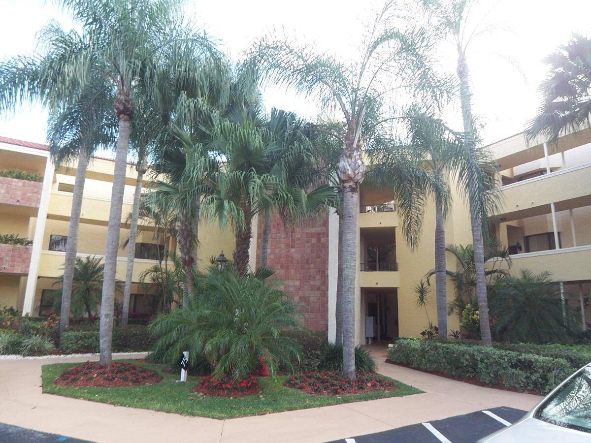 Get ready to make this first floor condo your own !