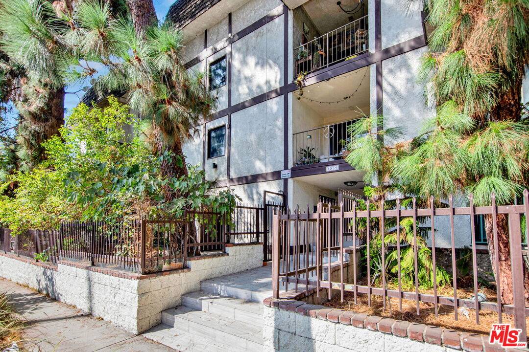 1559   Winona Blvd 2BR Hollywood Hills East La