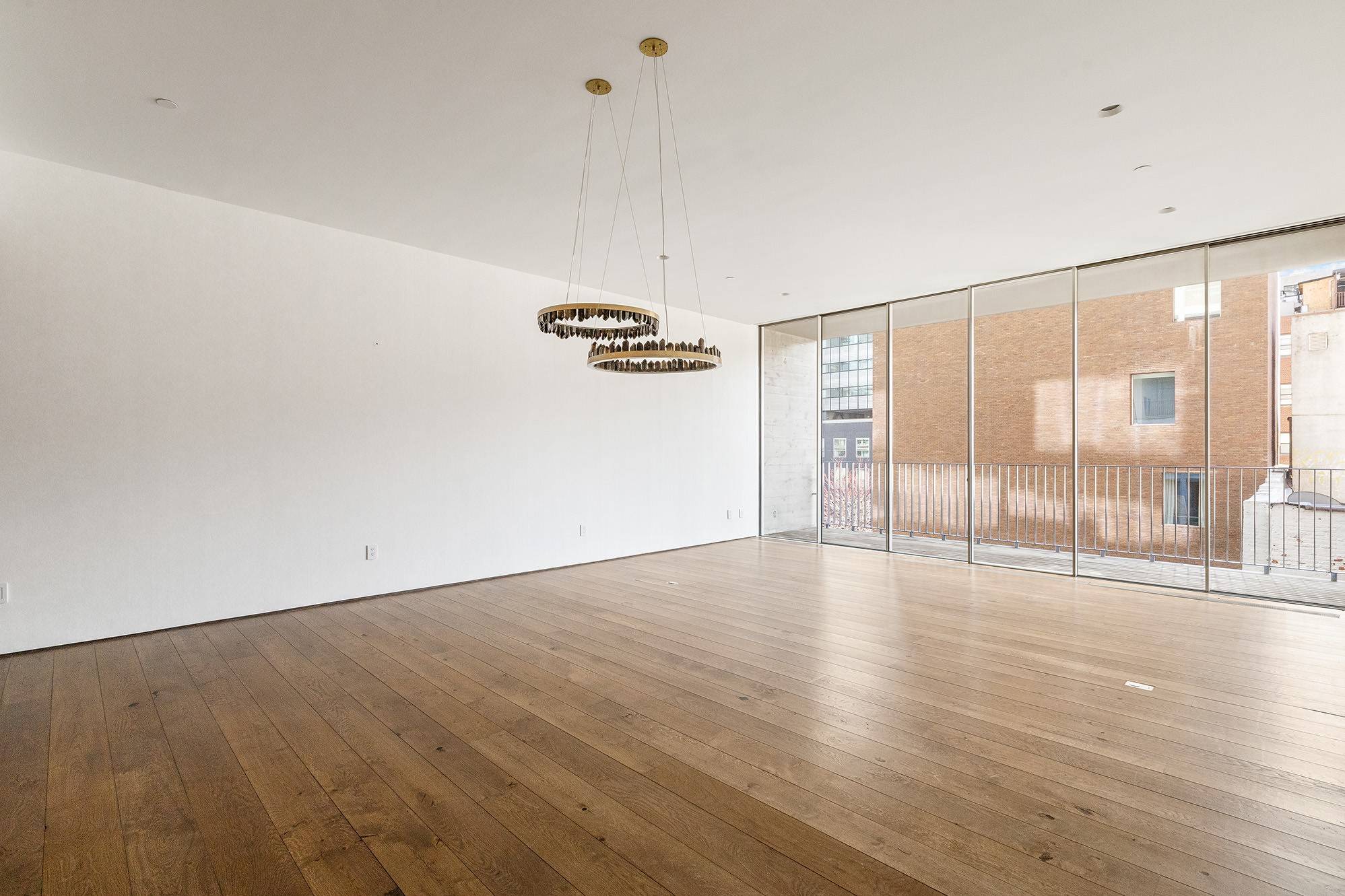 BACK ON THE MARKETOVERSIZED 3 BDR JARDIM MUST SEE !