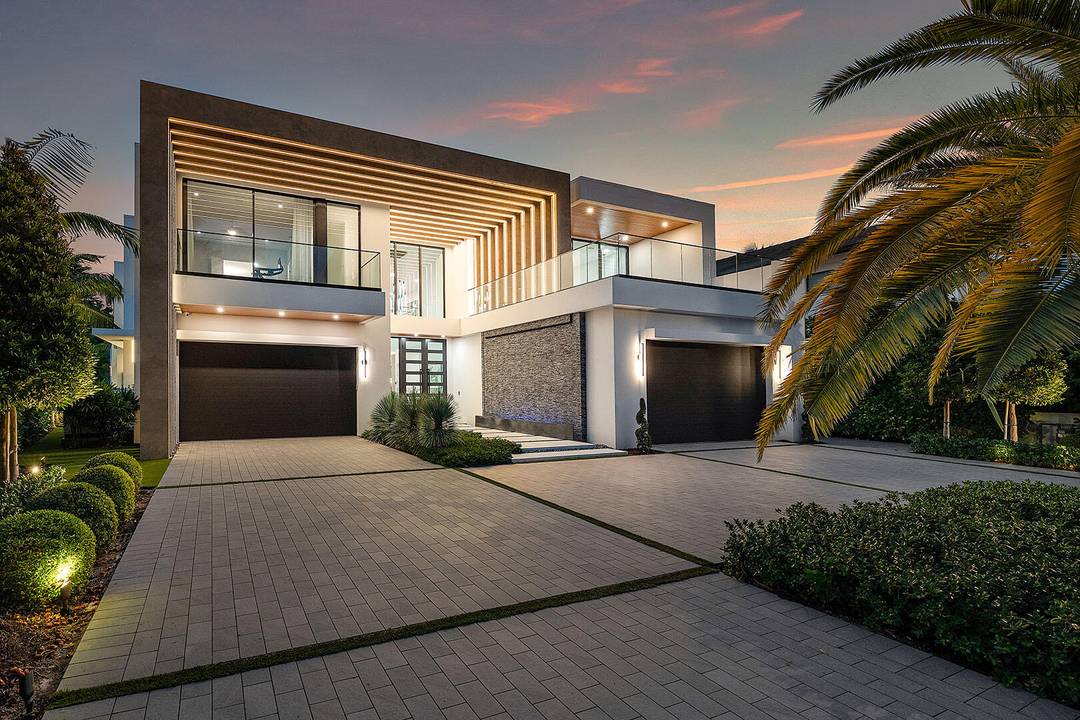 This brand new contemporary estate overlooks the Jack Nicklaus Signature Golf Course and offers over 8, 400 SF of designer living.