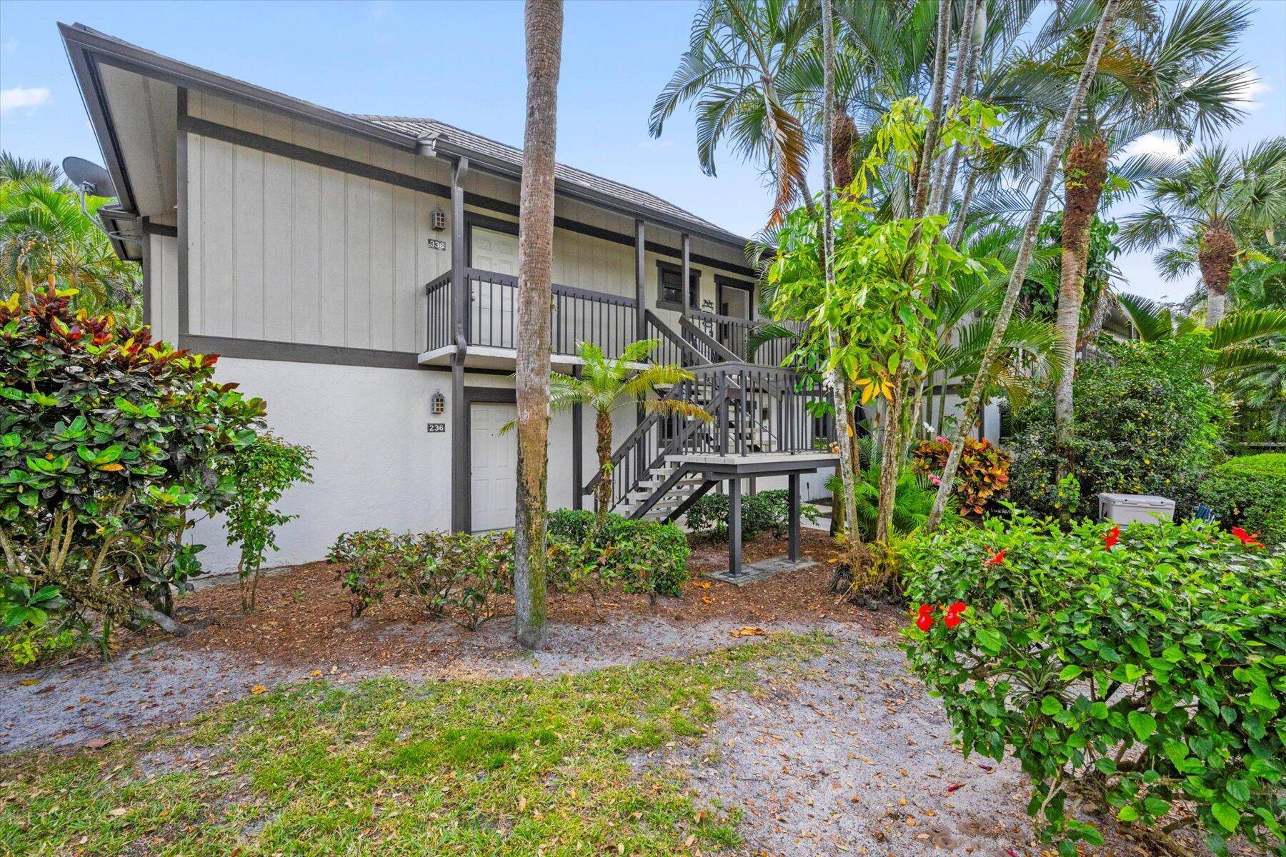 Located within the prestigious Palm Beach Polo Club in Wellington, Florida, this condo offers a luxurious blend of comfort and convenience.