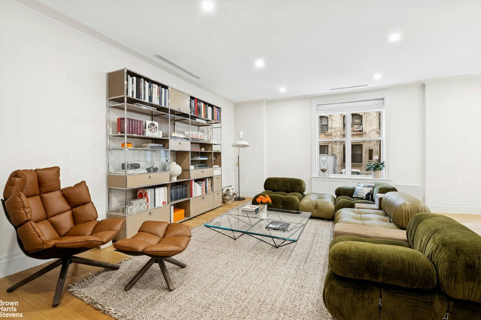 Welcome to 780 WEA M1 Step into luxury with this beautifully renovated duplex, offering four spacious bedrooms and 3.
