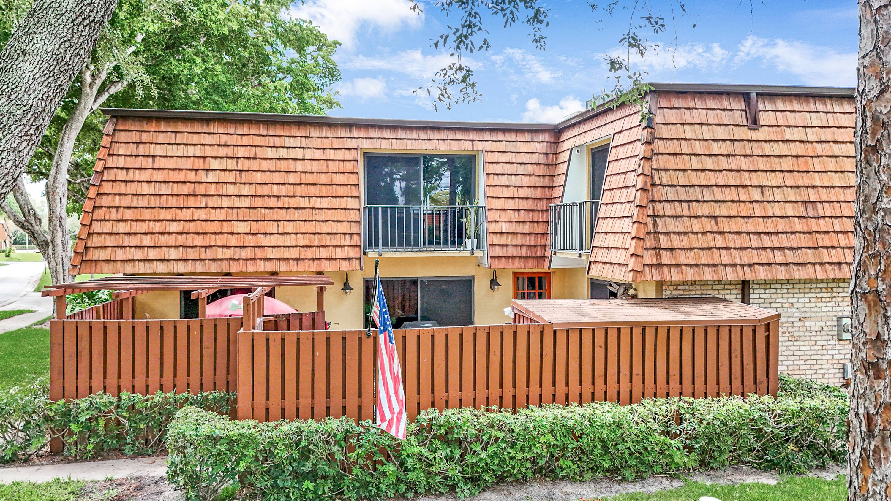 Enjoy this lovely 3 bedroom, 3 full bath, townhome w private courtyard that is centrally located near restaurants, shopping, parks, medical interstate.