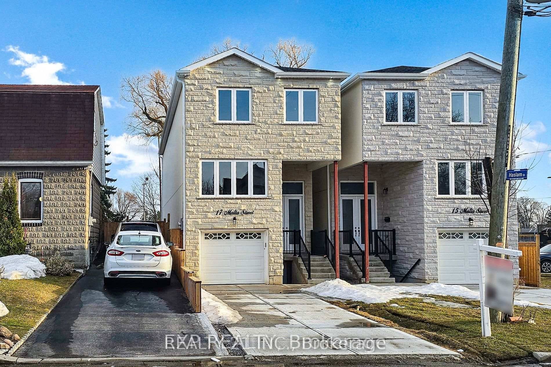 Custom Built Home in a matured area, Detached House With 4 2 Bedrooms amp ; 5 1 Washrooms, almost 2300Sq in main floor and 2nd floor.