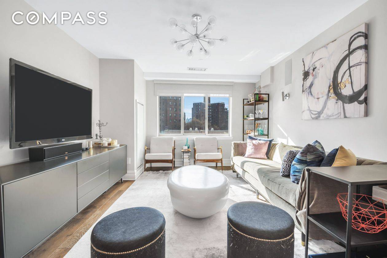Welcome home to this spectacular fully renovated split 2 bed and 2 bath located in a full service building on Fifth Avenue.
