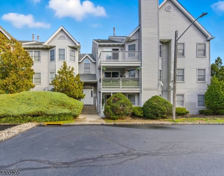 Welcome to this 2 bed, 2.