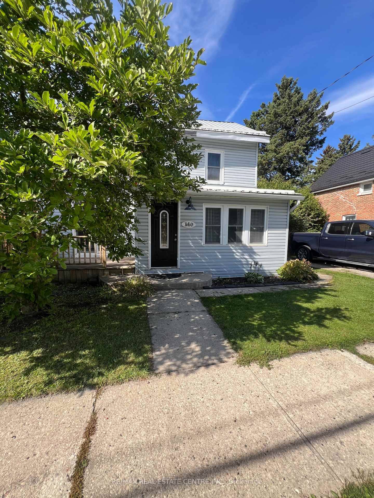 Charming lease opportunity in the heart of Markdale.