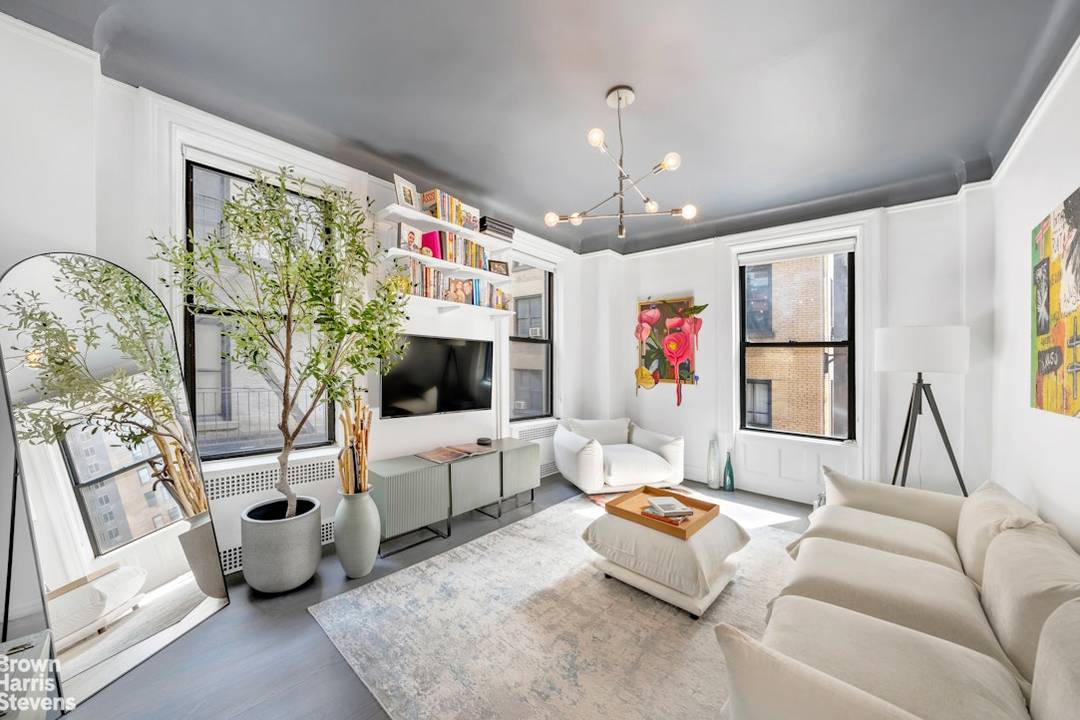 1 bed 1 bath available in the classic pre war building, The Albemarle, which offers peaceful homes in Midtown tucked away from the hustle and bustle of Times Square.