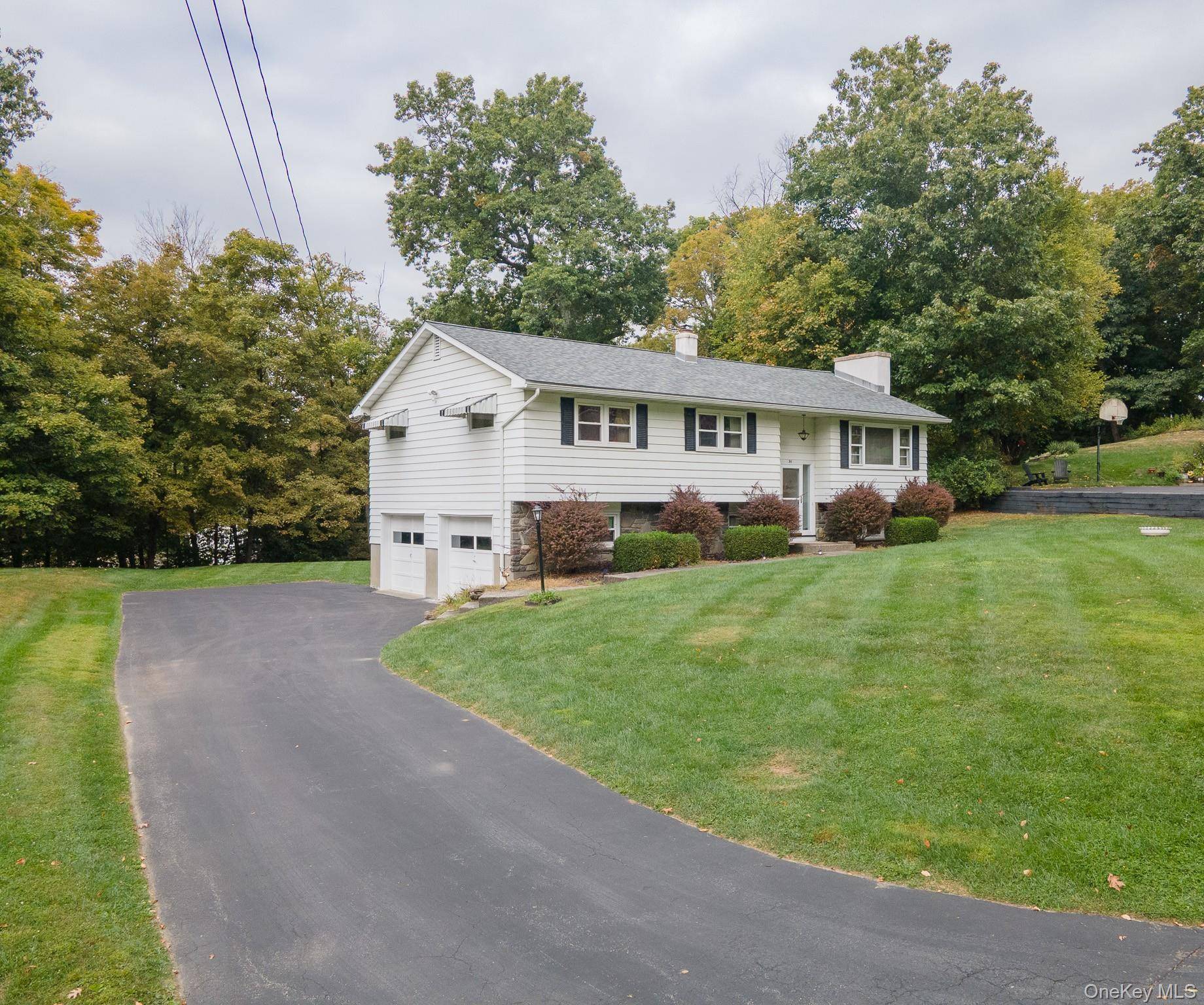 Fully available. This meticulously maintained 3 bedroom, 2.