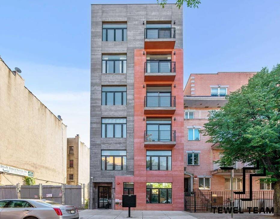 Welcome to 244 Franklin Avenue a chic and sun filled 1 bedroom boutique condo perfectly located at the nexus of Clinton Hill and Bed Stuy.