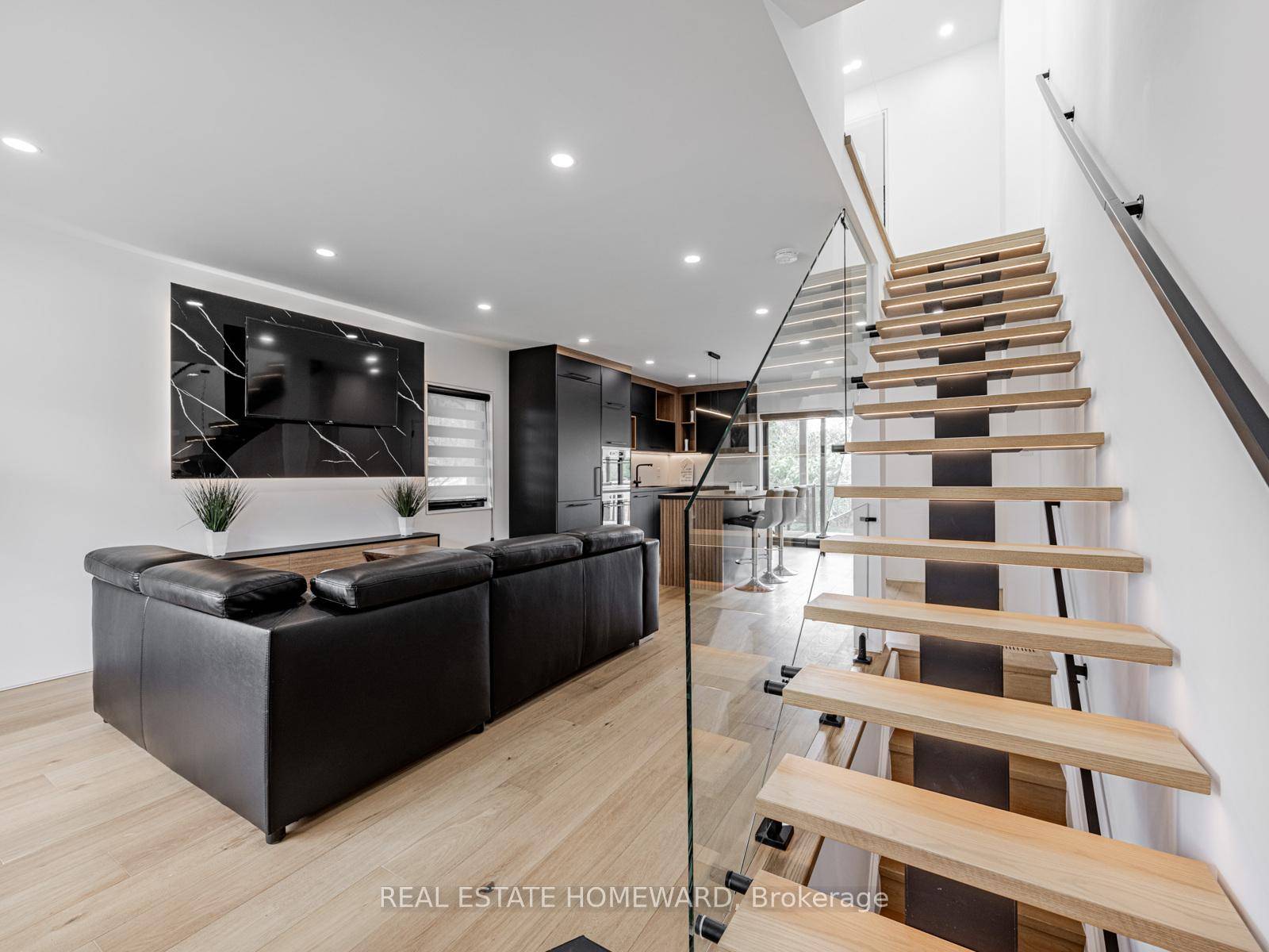 Sensational, Stunning amp ; Spacious Open Concept Home On A Wide Lot !
