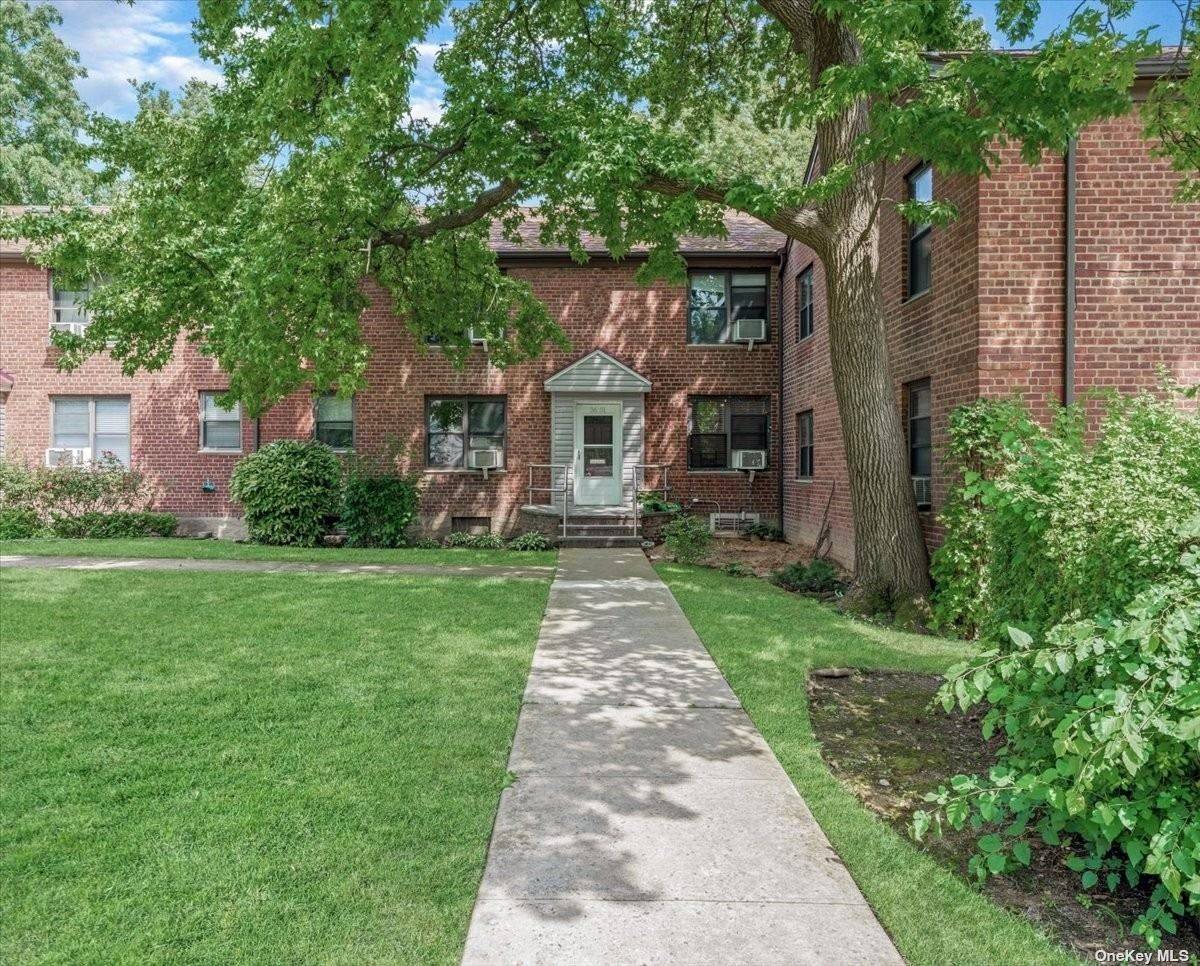 A Rare Second Floor Garden Apartment Gem Inside Of The Classic Crocheron Tenants Development.