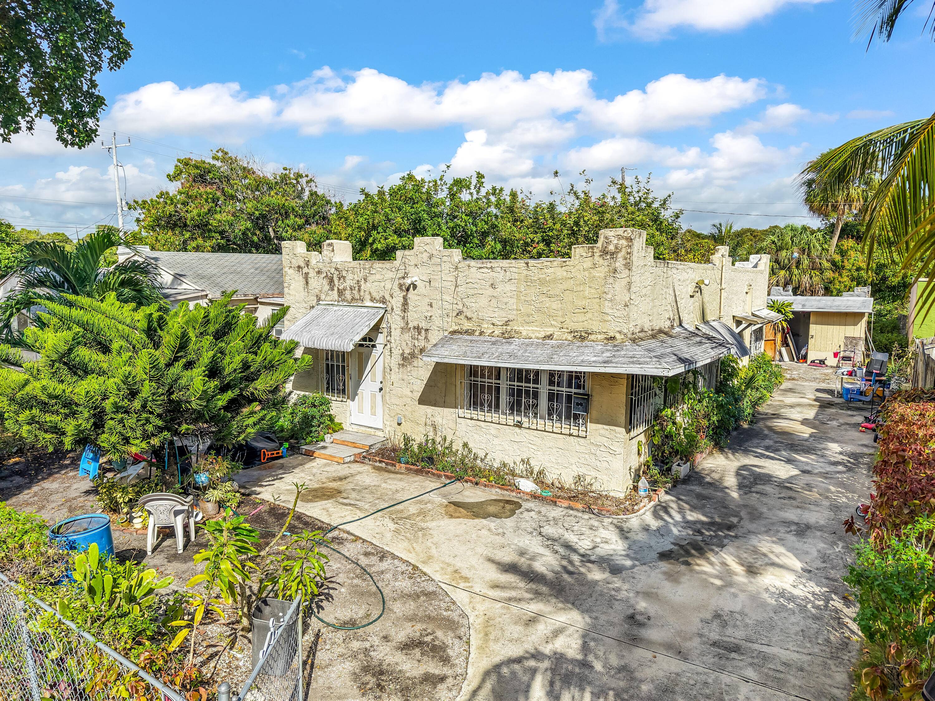 Opportunity knocks at 631 30th St, West Palm Beach, FL 33407 !