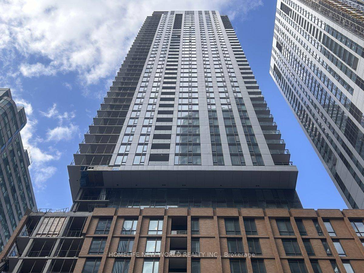 One year new 2B and 2 Bath condo located in the heart of theater district.