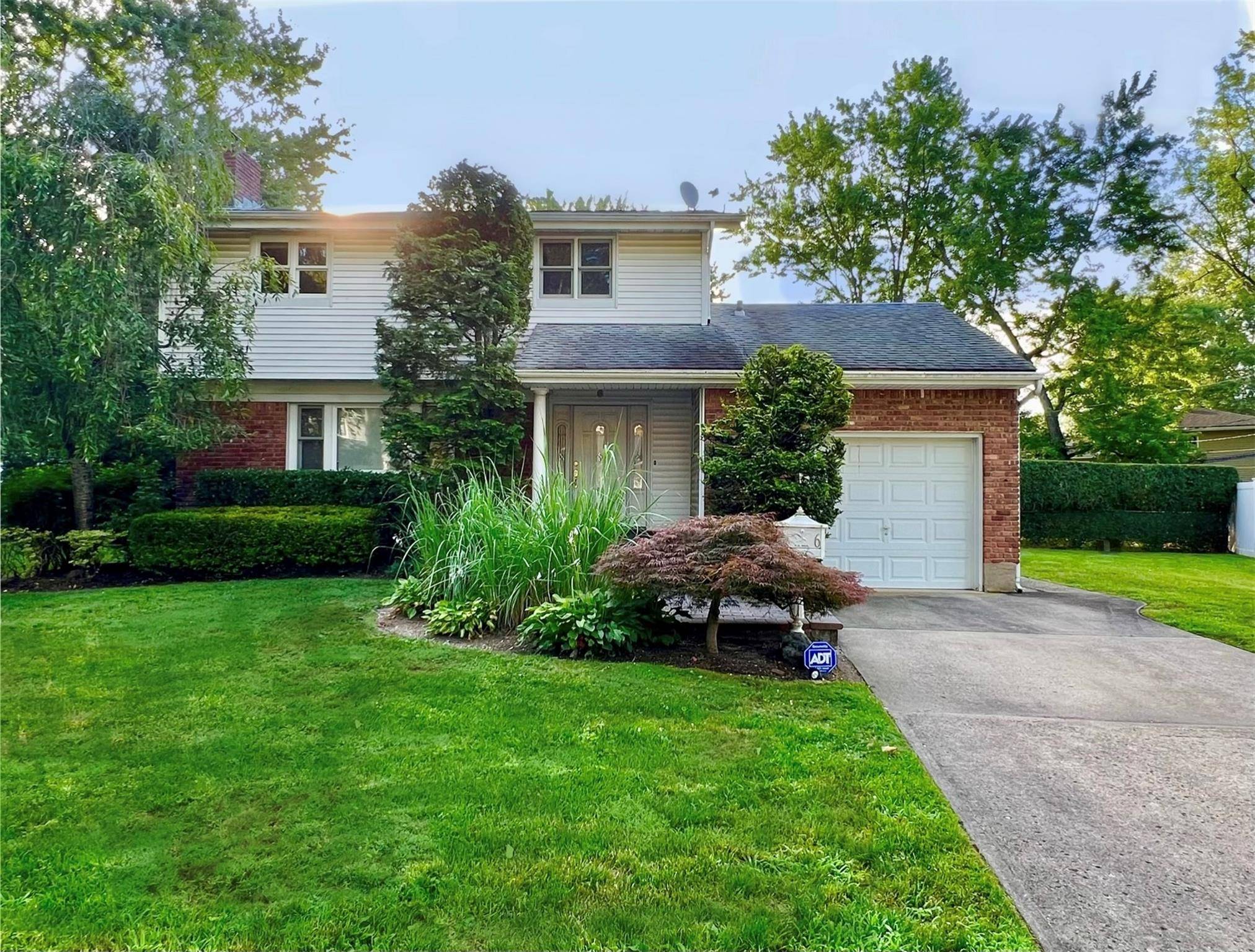3x2. 5 Soundview Colonial Whole House Rental On Quiet, Rare Cul de sac Location w Huge, Flat, Fenced Yard.