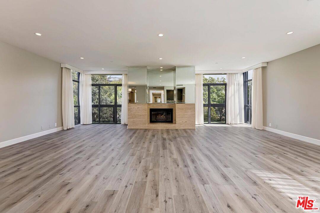 323  N Palm Dr 3BR Beverly Hills Post Office | B.H.P.O. La