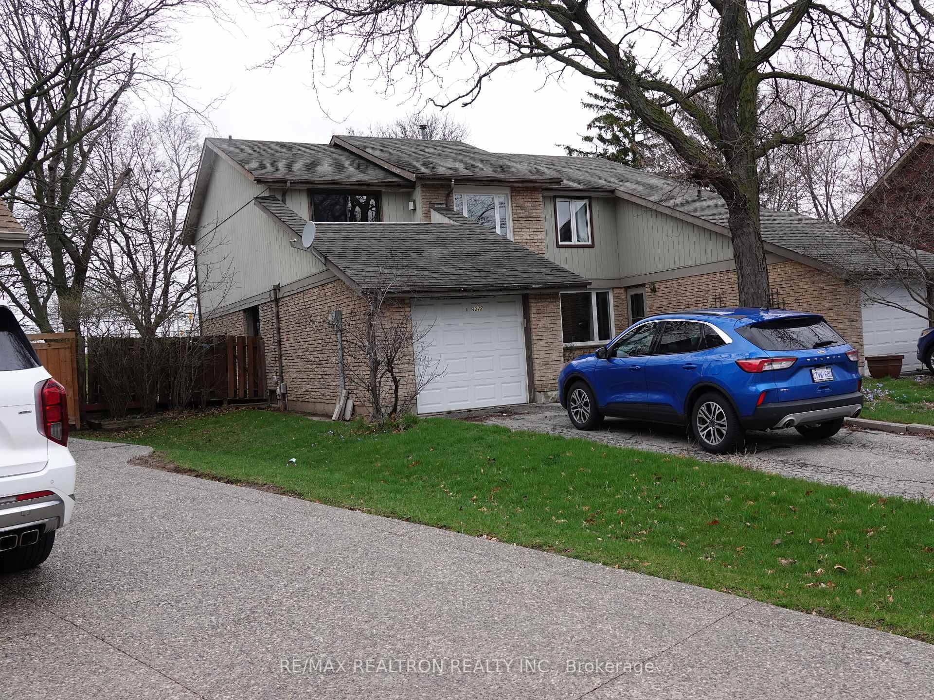 Renovated and Sparkling 2 Storey ; 3 Bdrm Semi Detached in Perfect Central Location in Mississauga Hwy 403 Exit Waiting to Be Matched with A Tenants.