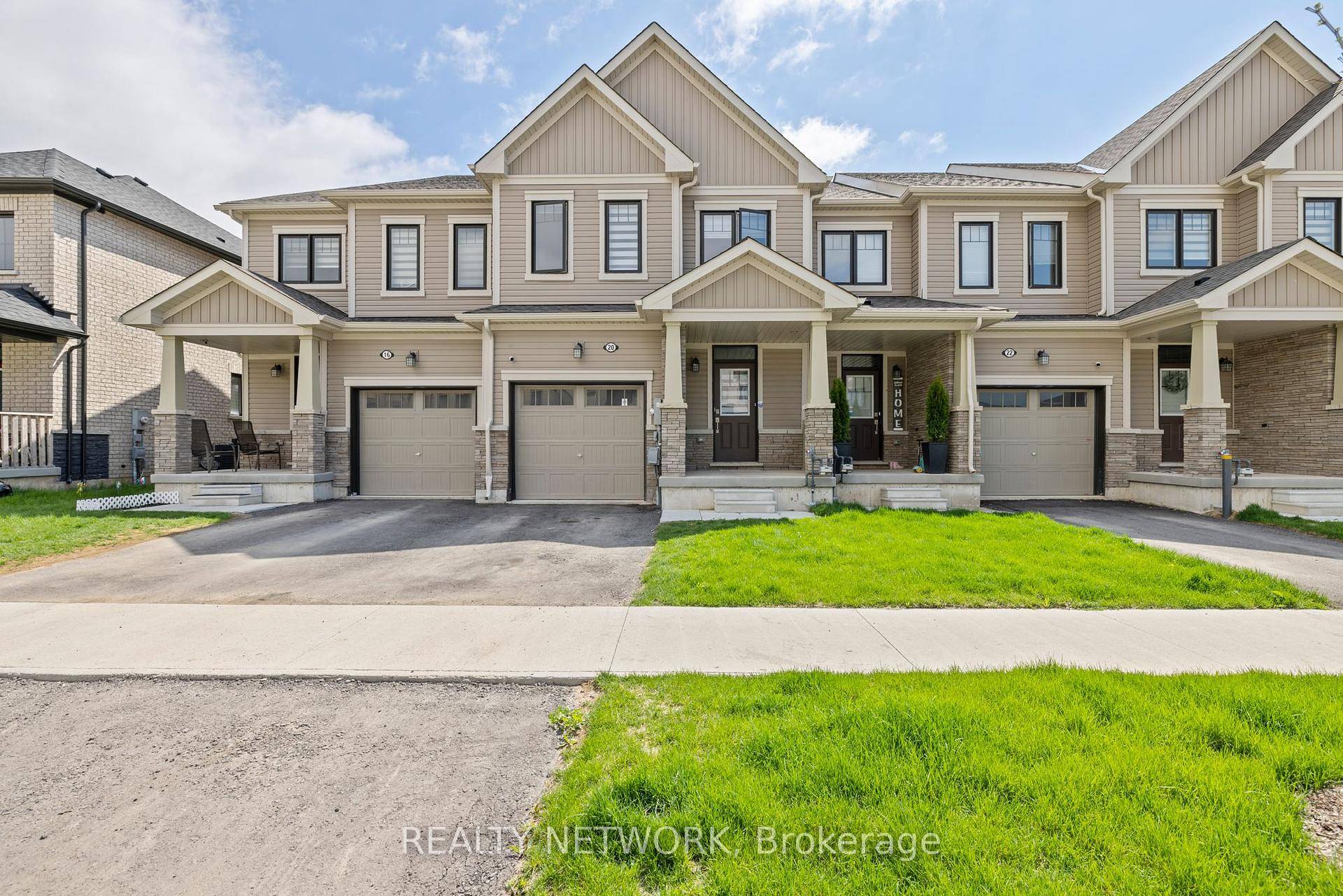 Beautiful town house, at one of the newer communities in Welland, make this beautiful little gem your future home.