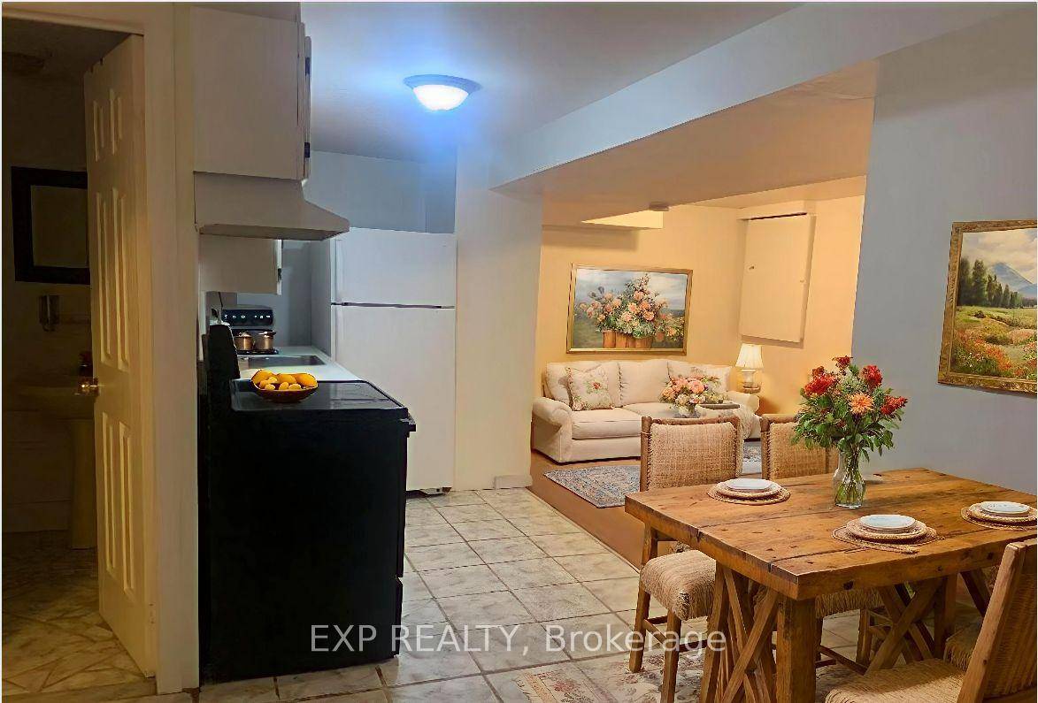 Welcome to 979 Rambleberry Avenue Lower Unit.
