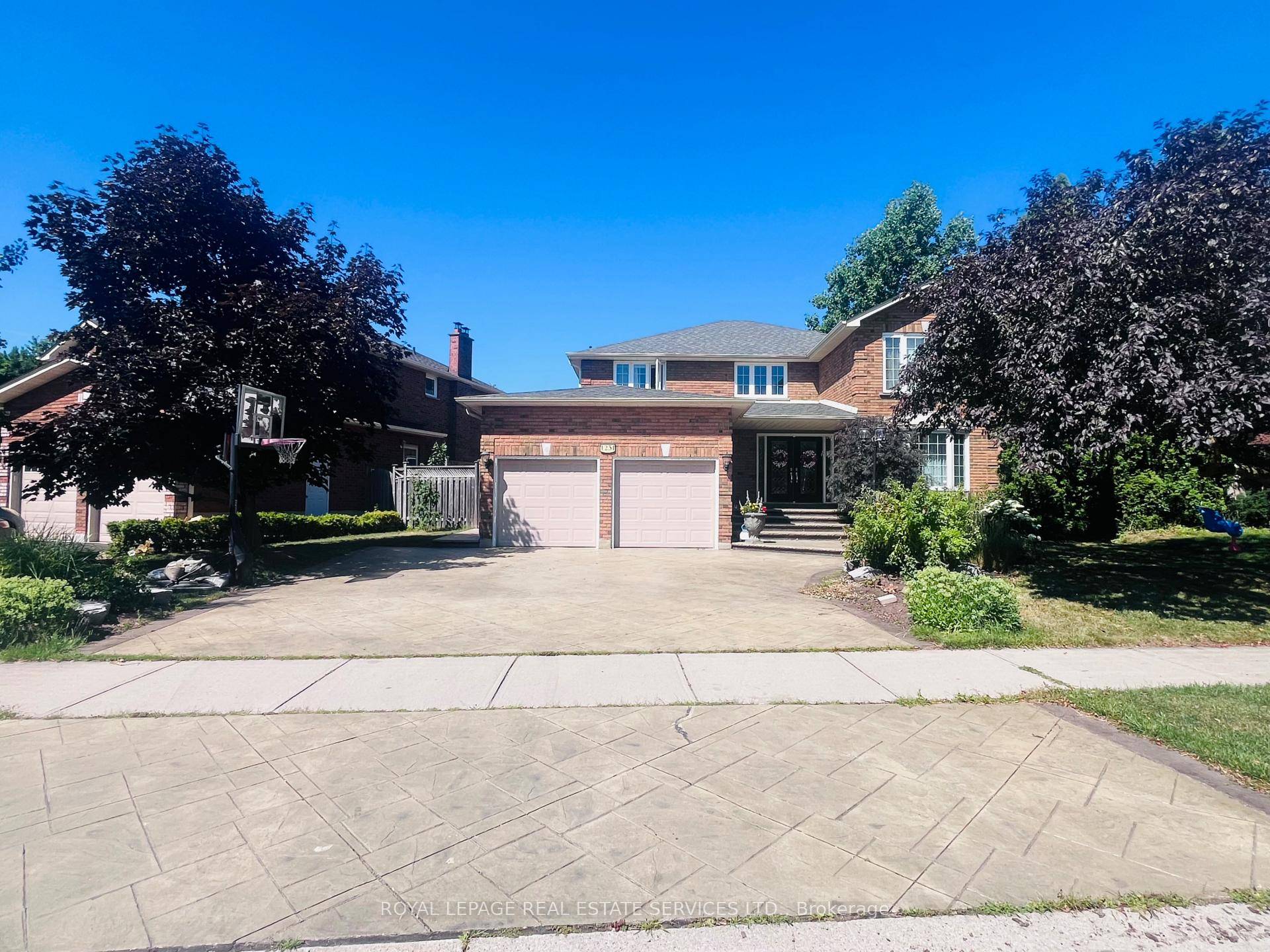 Spacious 2 Bedroom Basement Unit for Lease in Sought After Glen Abbey, Oakville Welcome to this well maintained and carpet free basement unit in the heart of Glen Abbey.