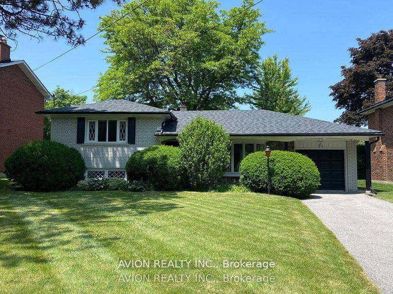 Located in Markhams desirable Conservation Community, this wonderful family home offers the perfect blend of tranquility and convenience.