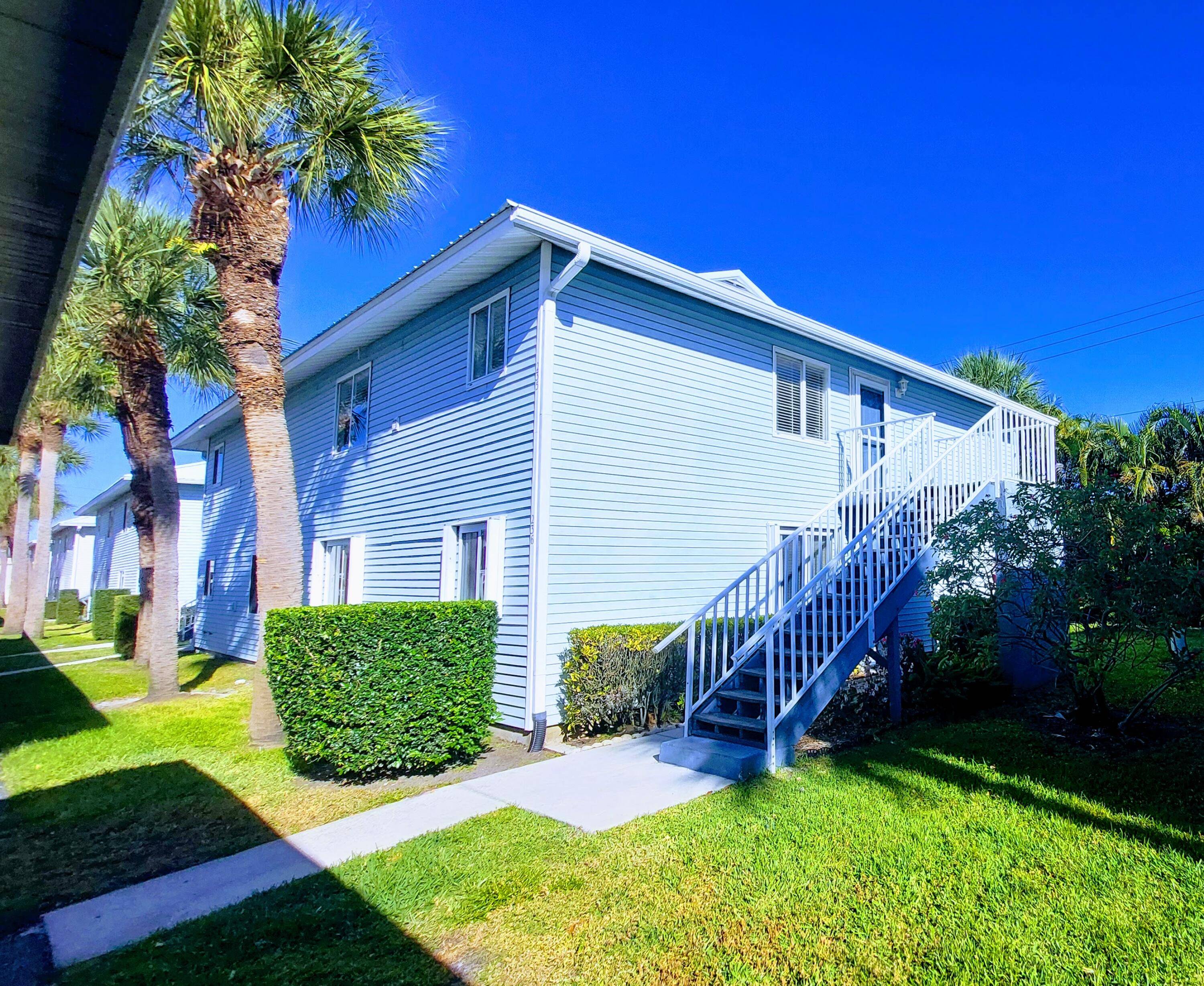 BRING ALL OFFERS Immaculate Second Floor Condo in the Sought After Fountains Community !