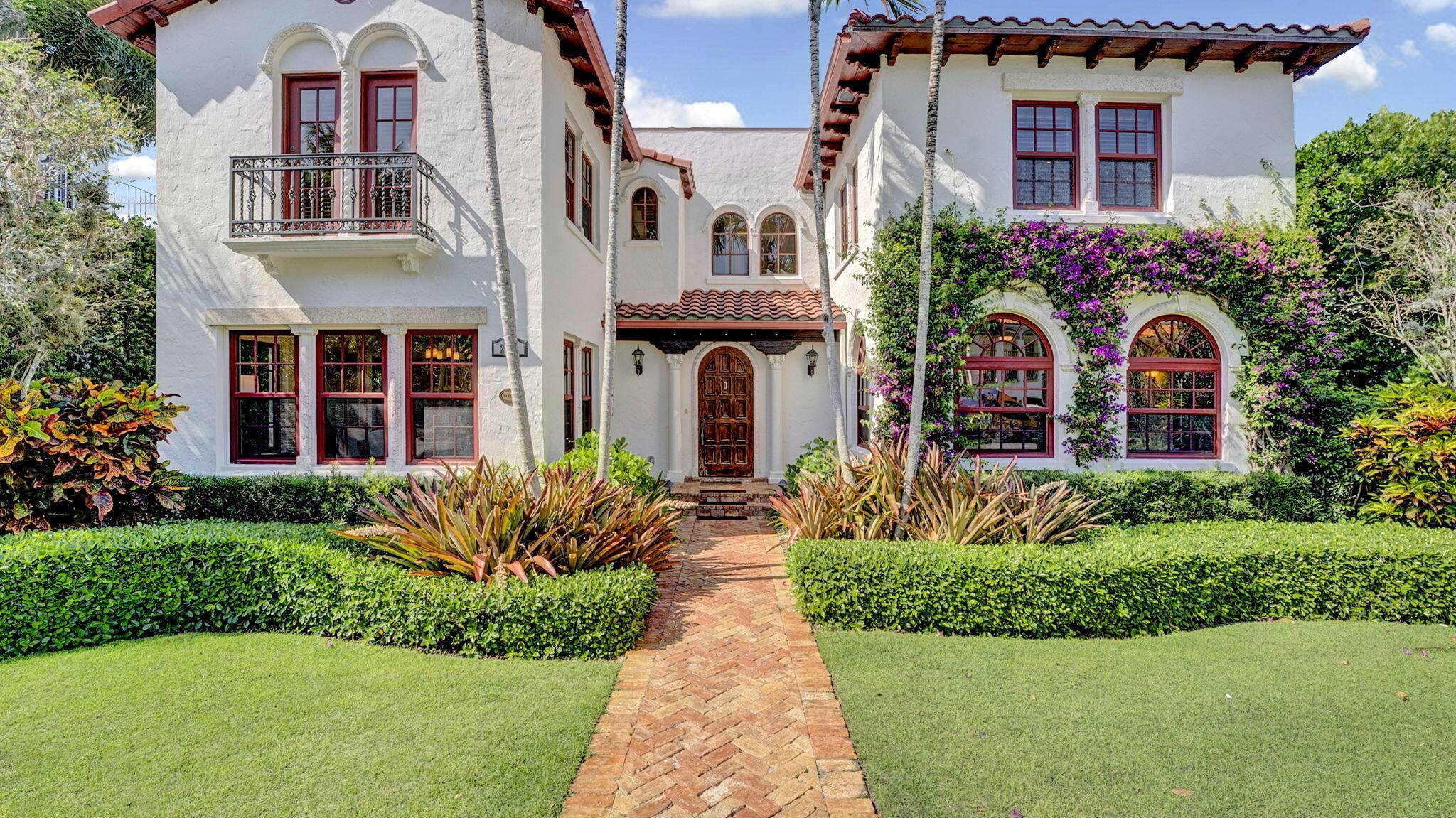 A rare find on El Cid's coveted Intracoastal block !