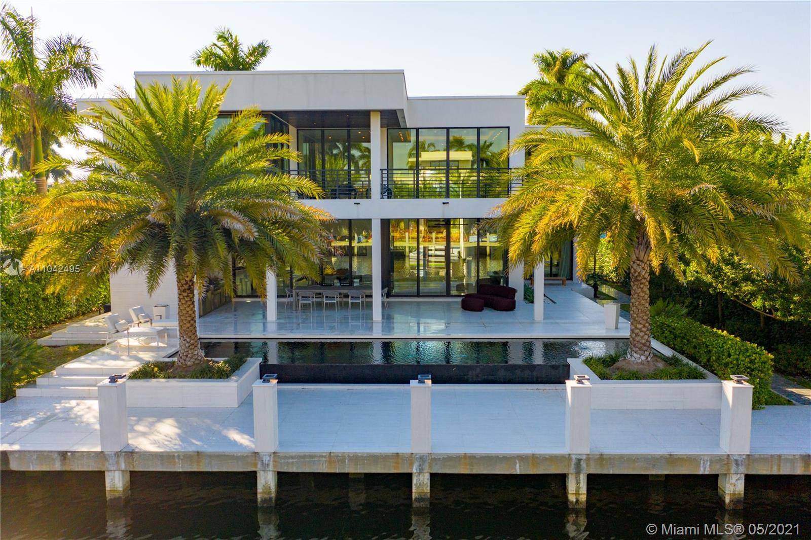 Brand new construction ! Seasonal rental available, this water front very modern and clean style mansion has 4 bedrooms office Space 5.