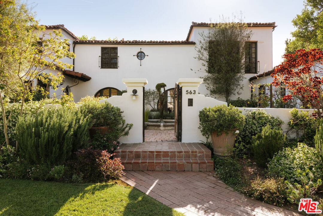 563  S Burlingame Ave 6BR Brentwood La