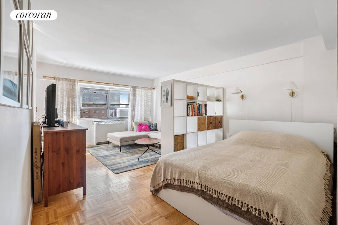 Whether you are looking to plant roots or find a stylish new rental, this sun soaked studio in Concord Village offers the perfect blend of Brooklyn charm and downtown convenience.