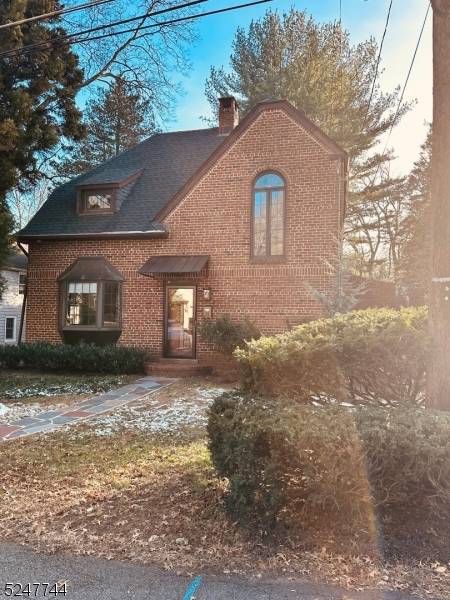 TUDOR STYLE COLONIAL IN THE COMMUNITY OF MOUNTAIN LAKES.