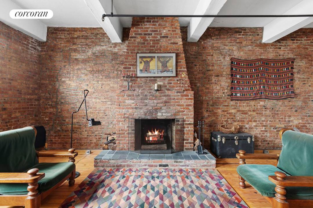 Top floor lofts rarely come to the market in Brooklyn, and this one, in the Ansonia Storage Warehouse, is truly special.