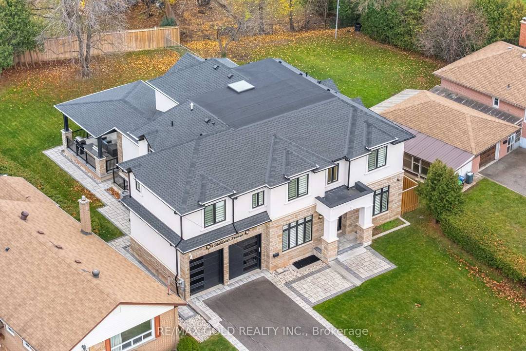Nestled in the prestigious Streetsville, custom built home offers over 6300 sq ft of meticulously designed living space with exquisite finishes throughout.