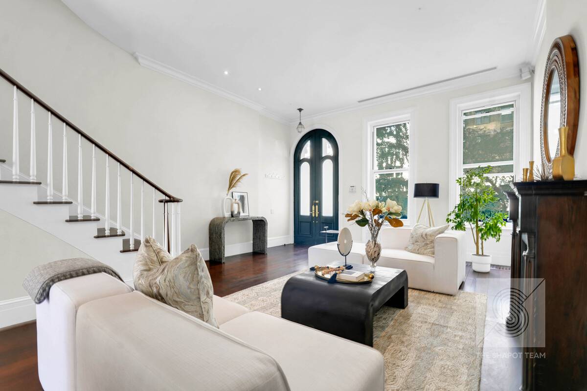 This stunning four story townhouse at 226 East 79th Street boasts a versatile layout that is sure to meet the needs of any buyer.