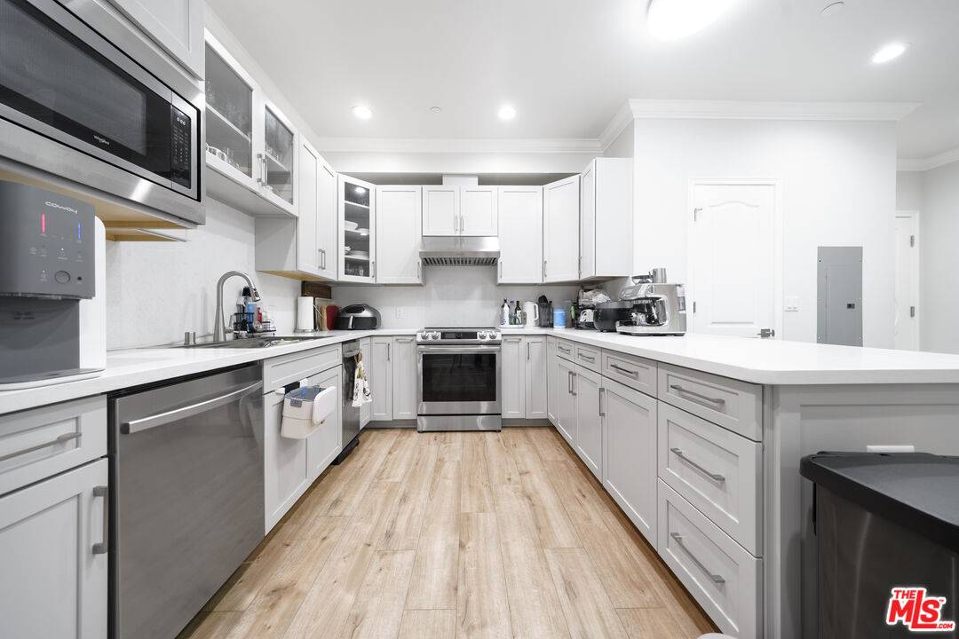 944  S Serrano Ave 3BR La