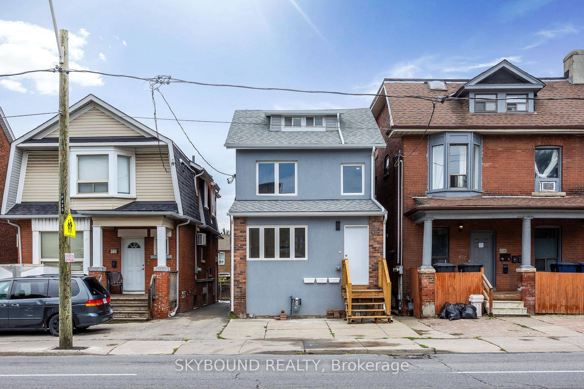 Beautiful, move in ready 2 bedroom, 1 bathroom apartment in a vibrant, family friendly neighborhood.
