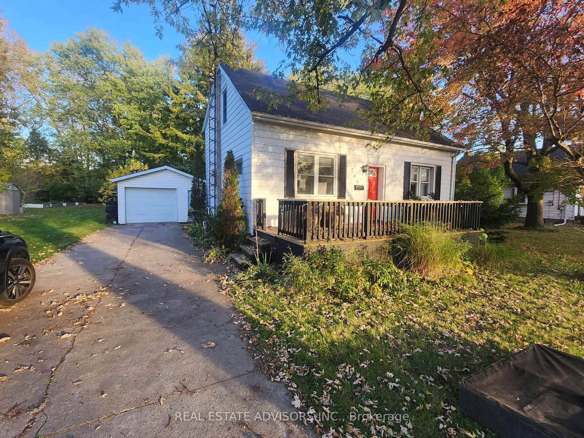 This charming 1. 5 storey home blends country warmth with city convenience.