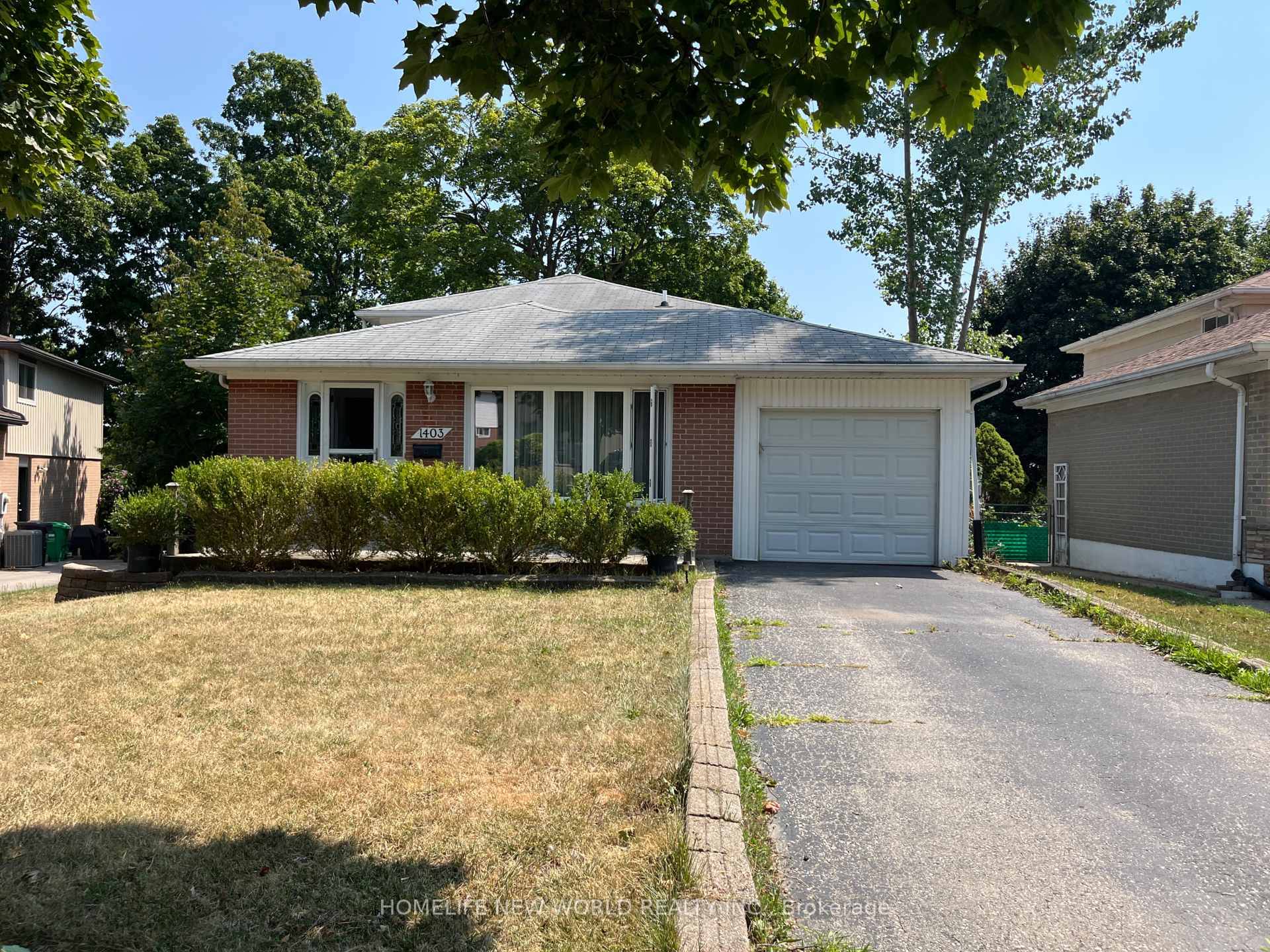 Well Maintained 4 1 Bdrm Backsplit 4 Level Home W Huge Sunny Paradise Backyard !