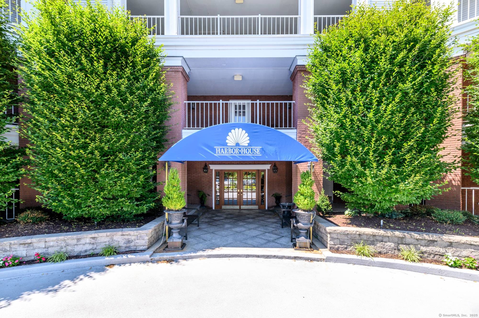 Welcome Home to Harbor House !
